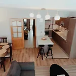 Cozy 2 Bedroom - Metro Montgomery Brussel