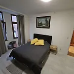 Beautiful, Renovated Fully Self Contained Room