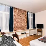 Family Duplex Getaway - Perfectly Positioned For City Adventures