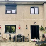 Town House With Garden - 1 Room With Shared Bathroom