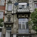 Petit Studio Tres Bien Situe