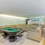 Luxurious 1000m2 With Garden And Pool Brussel