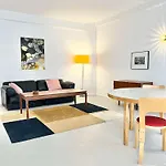 5 Min From Grand Place 1 Bedroom Apt Renovated!