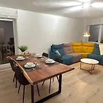 Appartement Charming Two Bedroom Flat - Nato -