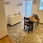 Appartement Superbe Full Equipe Avec Cour Exterieur Brussel