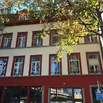The82 Hostel Midi