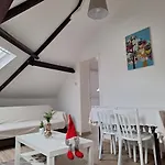 Cozy Nest By Gare Du Midi