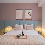 Apartment Near Metro, City Center