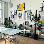 Bright Apartment In Saint-Gilles