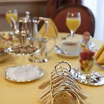 Le Plaza Hotel 5*