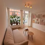 Gasthuis With Ensuite&garden Brussel