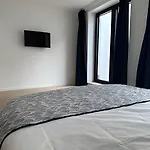 Room With Ensuite And Garden