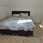 Les Pieds A La Grande Place