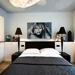 Charles Home - Grand Place Aparthotel