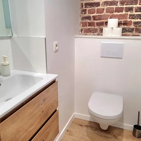 Brand New Iris With Private Bathroom And Balcony Guest house