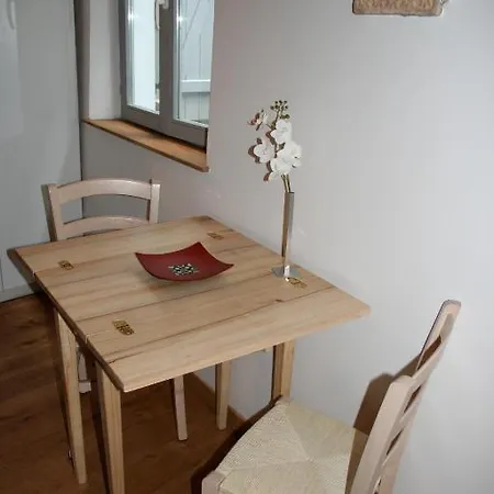 La Petite Maison Apartment *
