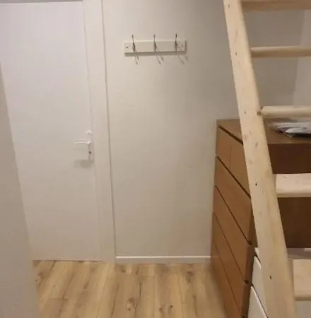 Beautiful Fully Renovated Apartment *