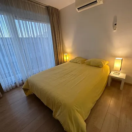 With Stunning View In Center Apartment