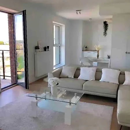 Luxury With Stunning View & Free Parking Apartment