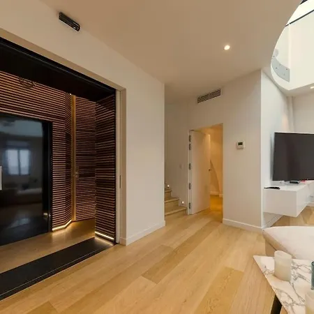 Triplex In The Center Apartment *