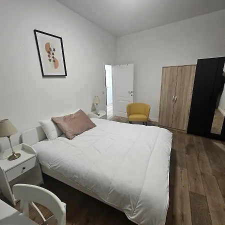Cosy Near Europeen Union Apartment