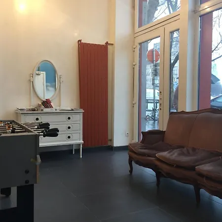 The82 Midi Hostel