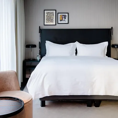 Pillows Centre 4*