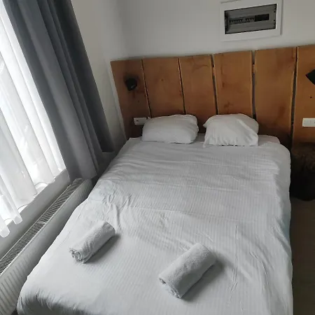 The82 Midi Hostel