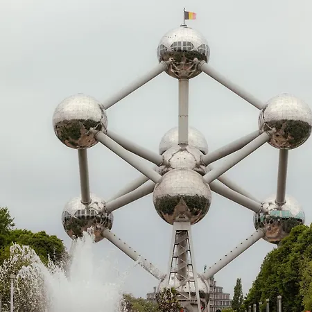 Cozy Atomium Expo Brussel