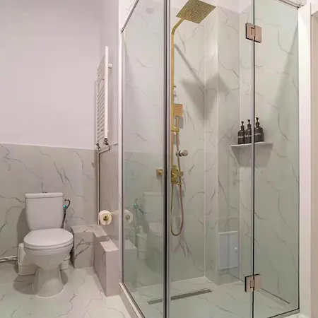 Near Metro, Center Apartment