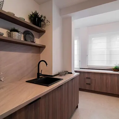 Near Metro, Center Apartment