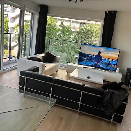 Modern Close To Everything Apartment