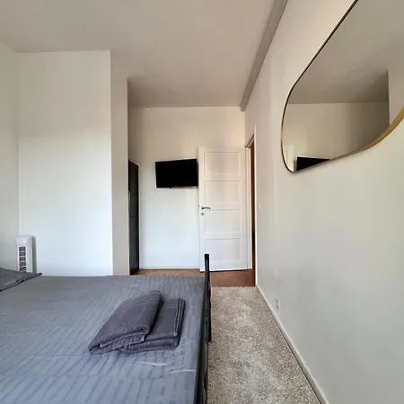 Cozy For 9 Guests Midi Station * Brussels