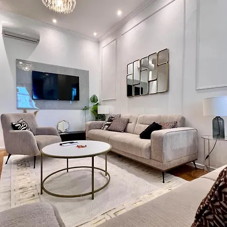 Cozy For 9 Guests Midi Station Apartment