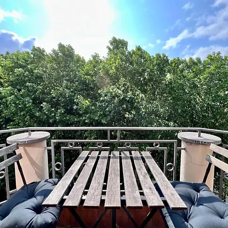 Appartement Chic Heart Of The With Balcony