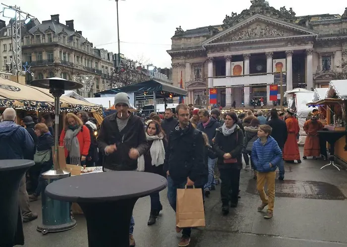 Les Pieds A La Grande Place