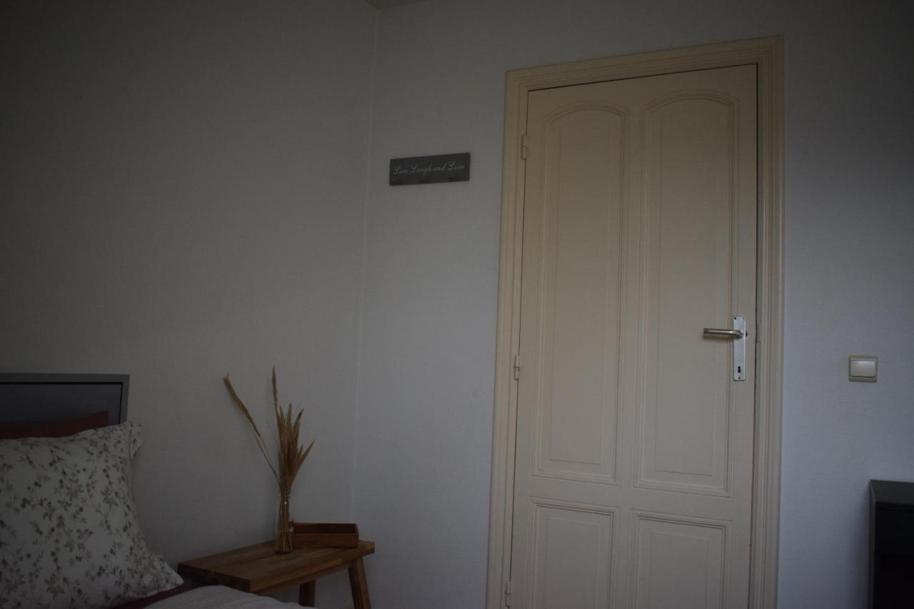 With A Private Bathroom In Eu District Homestay Brussels
