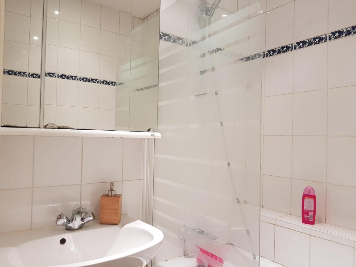 Homestay With A Private Bathroom In Eu District