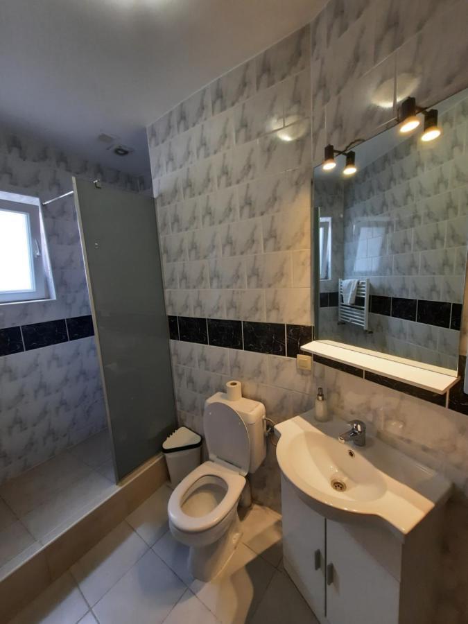 Jacques Brel Apartment *