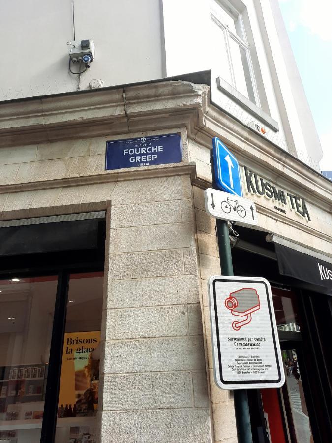 Jacques Brel Apartment