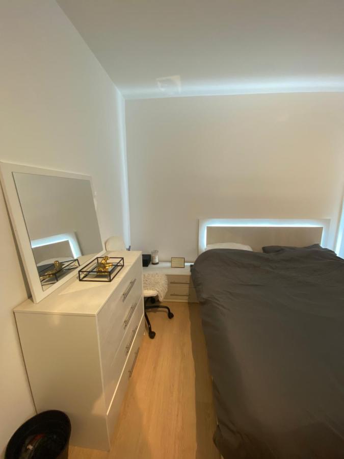 Homestay Chambre, Salle Sport, Grand Patio, Salle De Bain - Luxueux Appartement Idealement Localise Dans Le Centre De Bruxelles