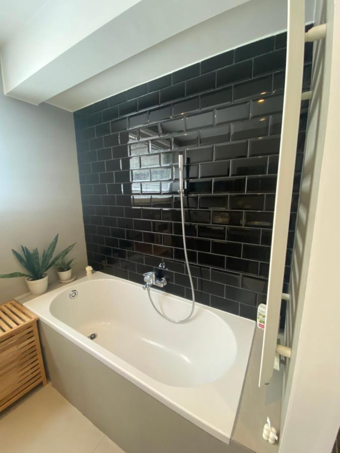 Homestay Chambre, Salle Sport, Grand Patio, Salle De Bain - Luxueux Appartement Idealement Localise Dans Le Centre De Bruxelles *