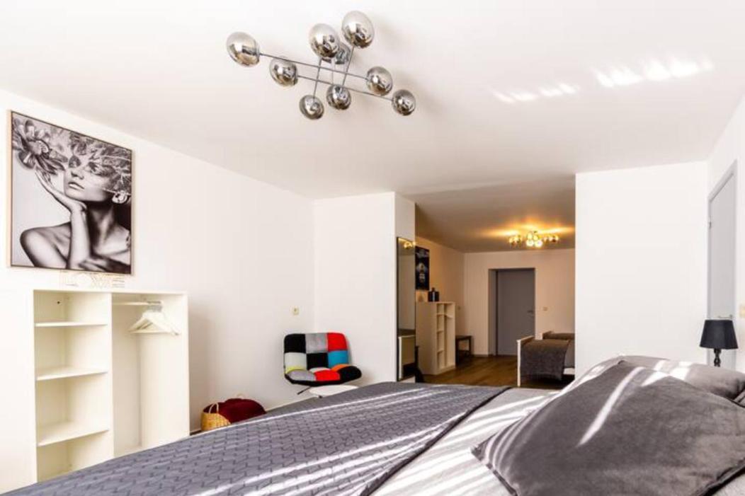 Bahay bakasyunan Manoir Bel Horizon Avec Grand Jardin Et Parking Prive Brussels