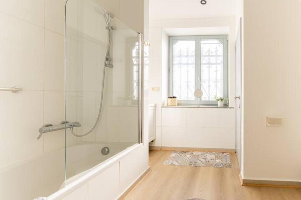 Manoir Bel Horizon Avec Grand Jardin Et Parking Prive Holiday home Brussels