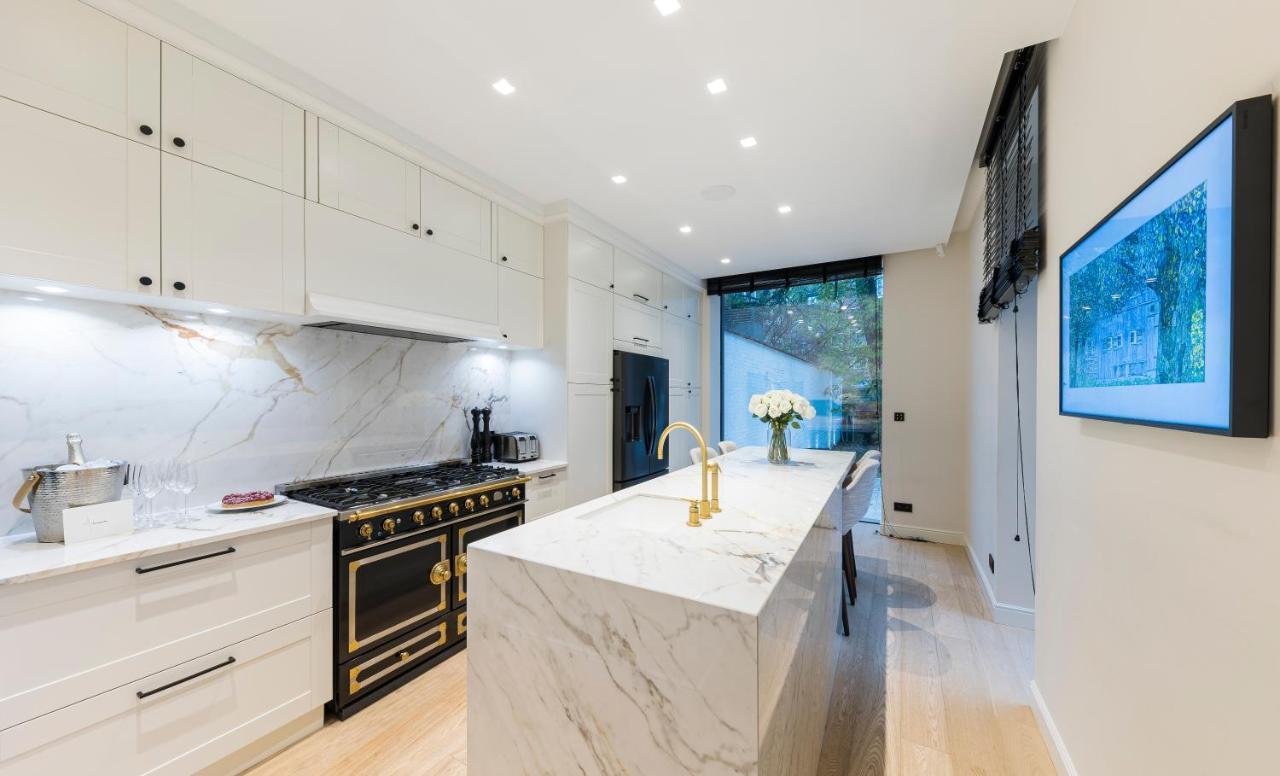 Luxury 3 Bedrooms Townhouse In Perfect Location *