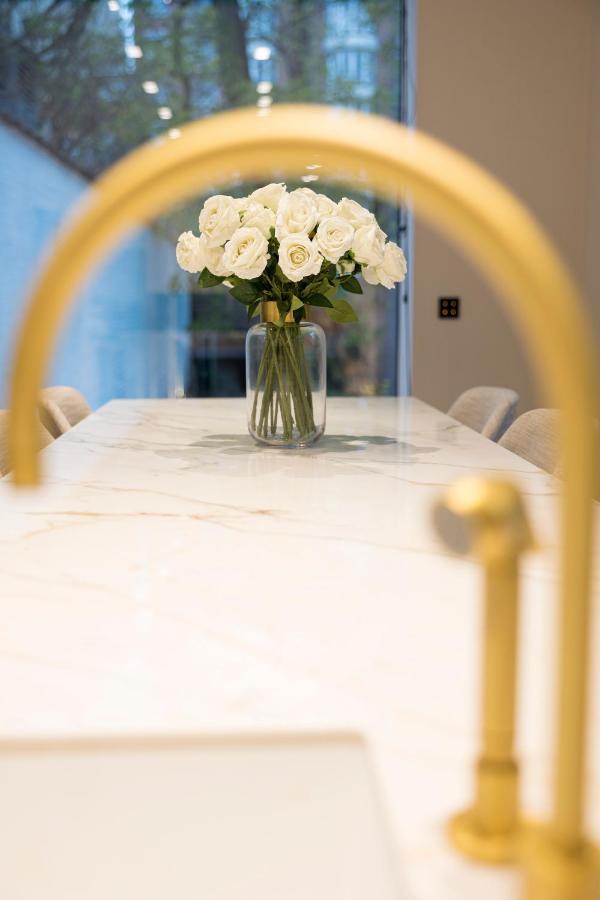 Apartment Luxury 3 Bedrooms Townhouse In Perfect Location *