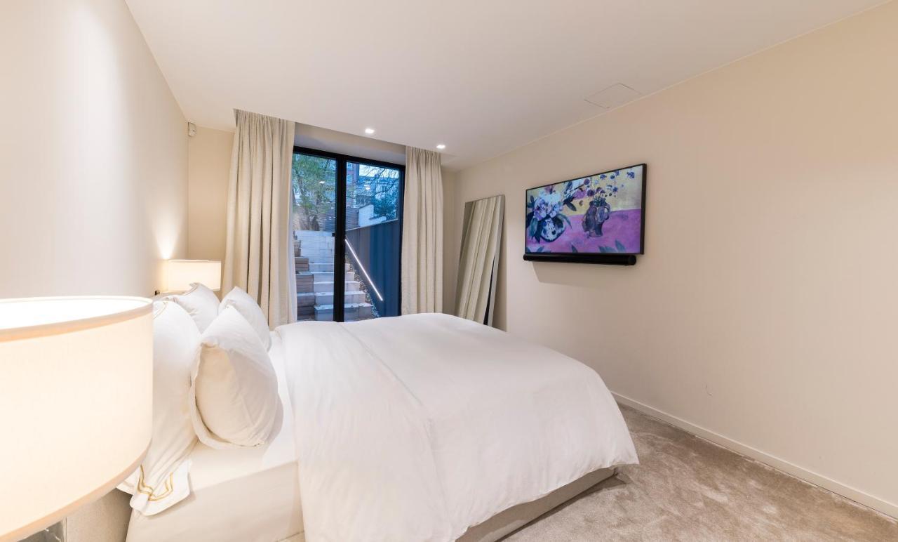 Luxury 3 Bedrooms Townhouse In Perfect Location Apartment