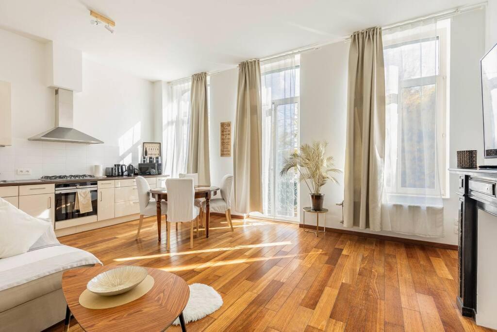 Bel Proche De Gare Du Midi, A Cote Du Centre *