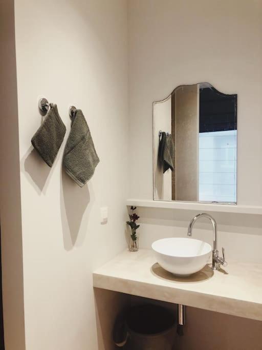 Comfortable Flat Close To Flagey Apartment
