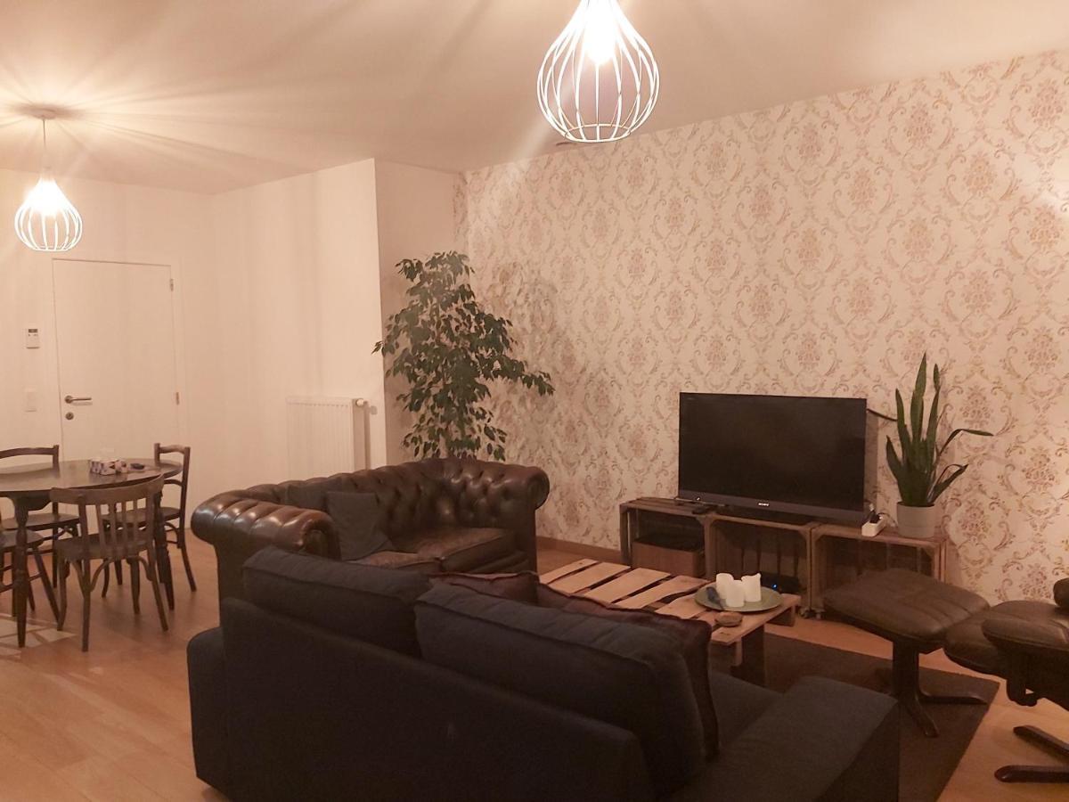 And Balcony With Canal View - Shared Bathroom * Brussels